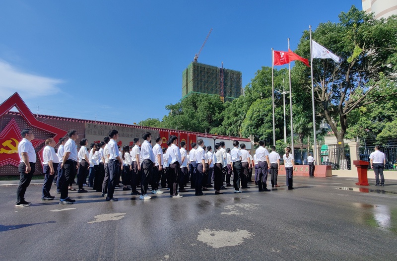 南昌市政建設集團開展“迎七一”系列活動暨不忘初心廣場啟用儀式